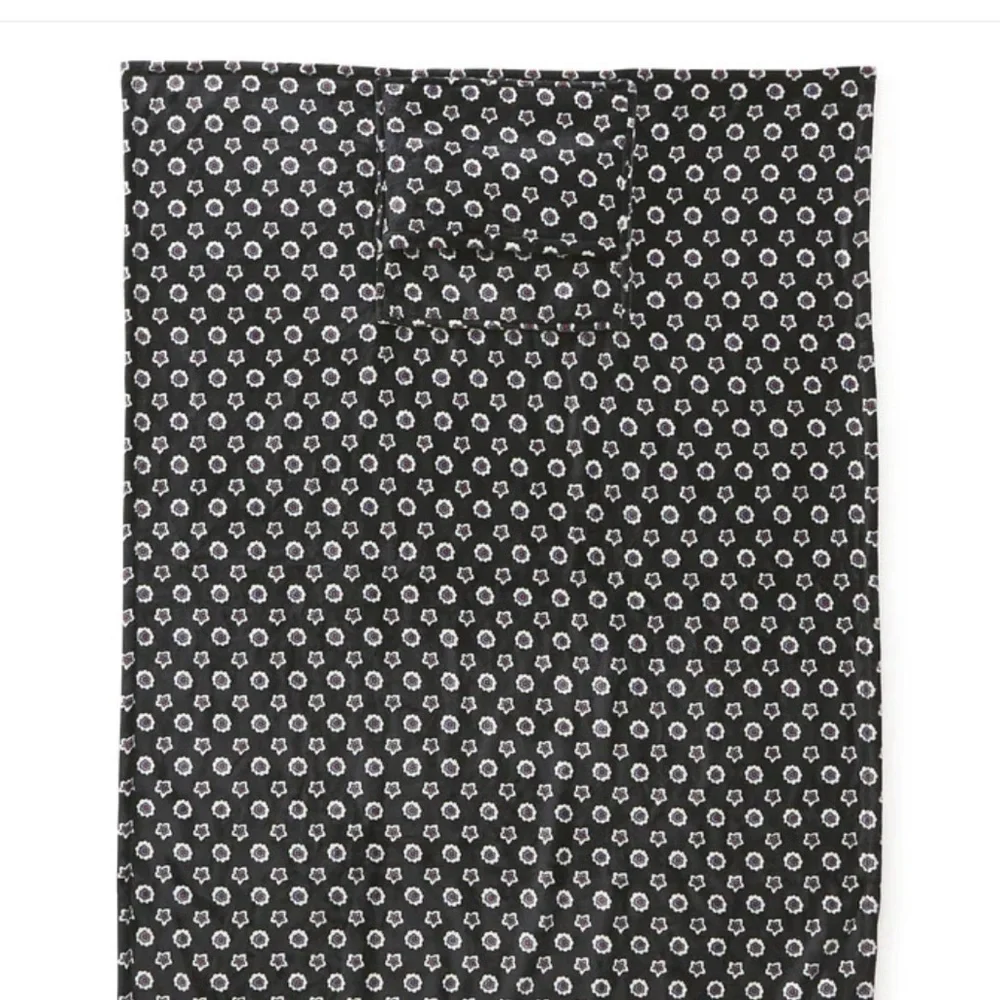 Vera Bradley Plush Travel Blanket in Fleece in Mini Flower Dot Black NWT